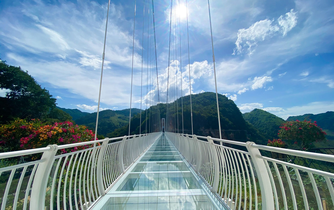 Bạch Long Glass Bridge