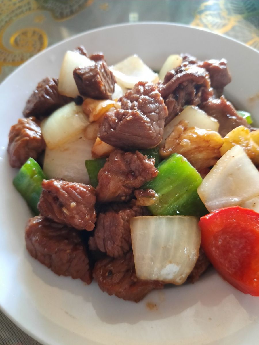 Stir-fried beef with five fruits