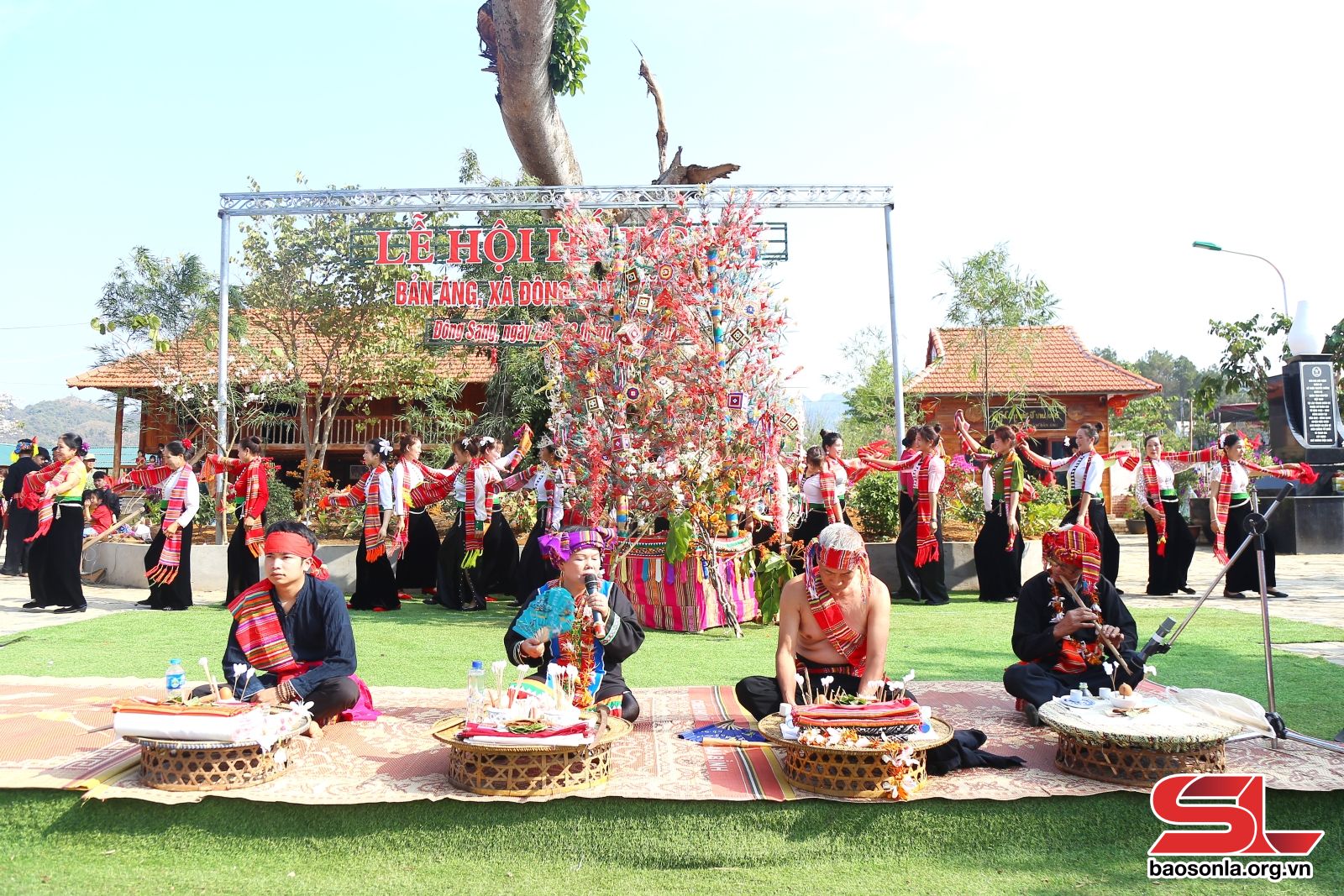 Unique festival of Het Cha in Moc Chau